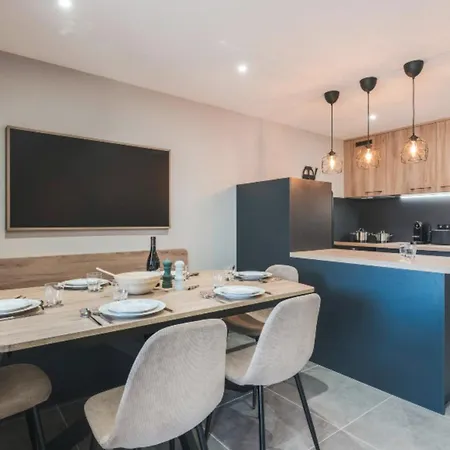 公寓 7p Flat With Balcony & Parking