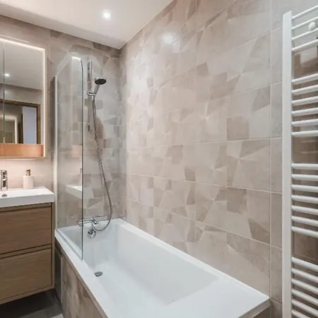 7p Flat With Balcony & Parking * 霞慕尼
